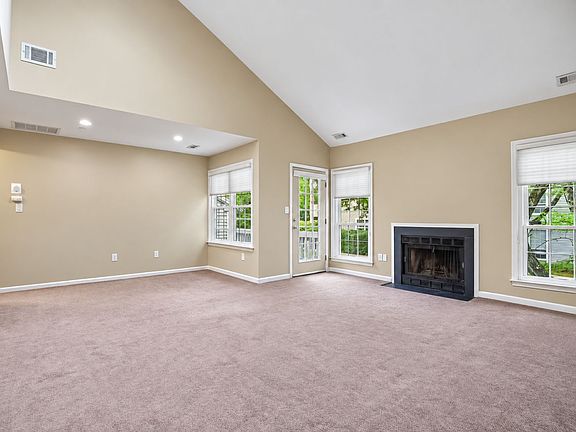 5th image of 31 Markham Cir