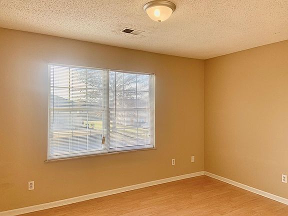 5th image of 3224 Silvercreek Ave