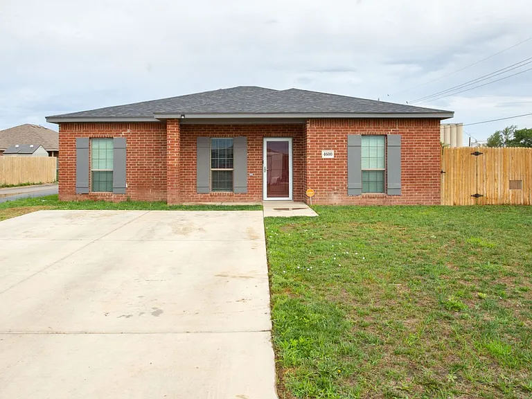 4600 Gloster St — Photo 1