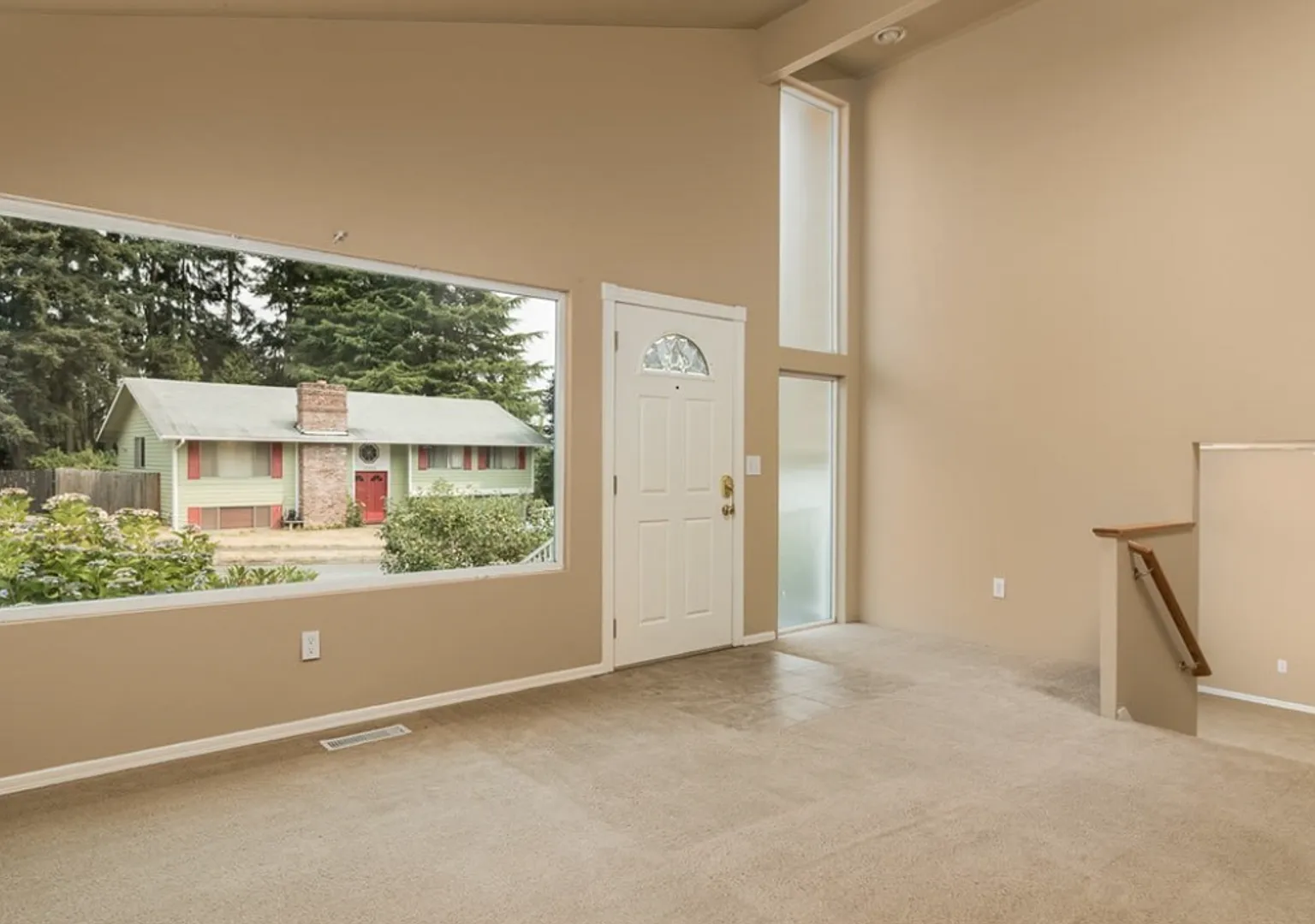 Charming 3-Bed, 2-Bath Tri-Level Home in Redmond, Steps from Marymoor Park" — Photo 3