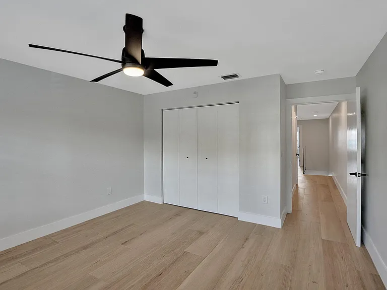 876 Jeffery St — Photo 21