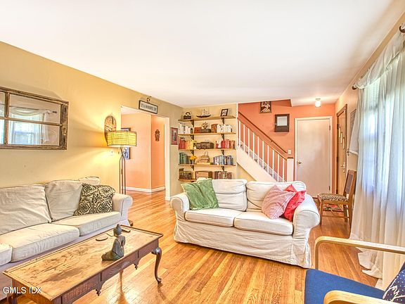 5th image of 113 Pilgrim Dr