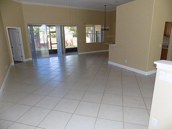 4th image of 2810 Emerson Dr SE