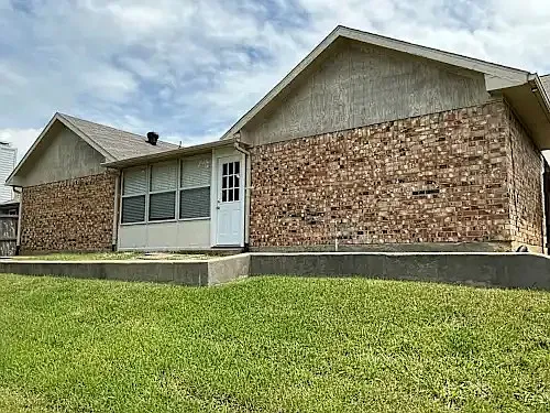 1717 Delaford Dr — Photo 10