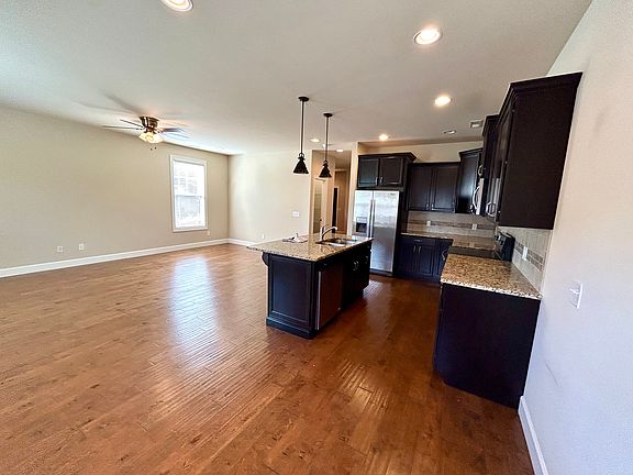 5th image of 637 Cooper Sq