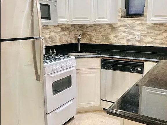 2nd image of 170 E 91st St APT 3W