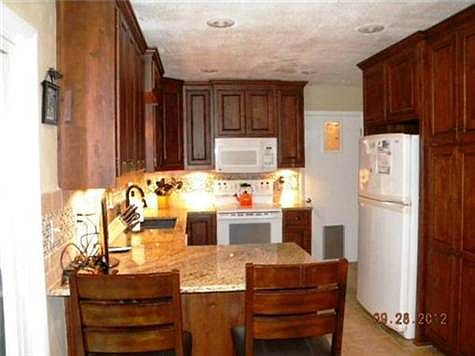4th image of 8035 Yecker Ave