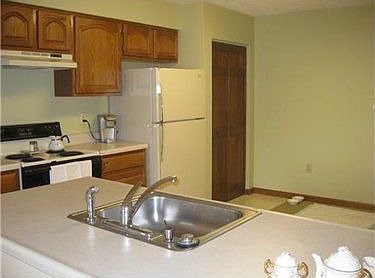 4th image of 774 Sunset Cir