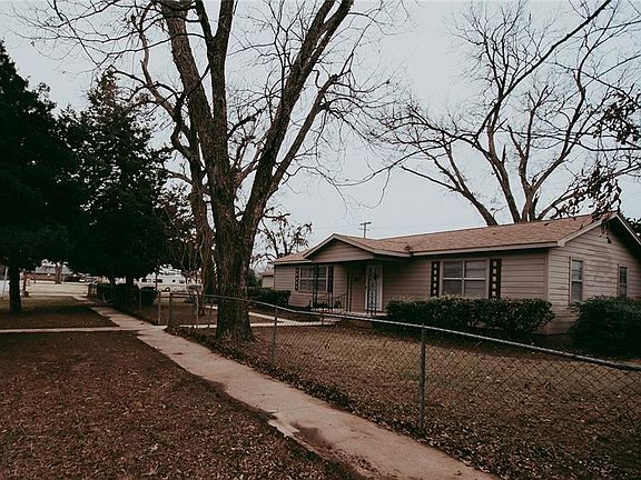 2nd image of 529 S Pecan St