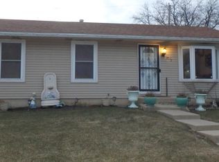 20 1/2 Washington Ter, Waukegan, IL 60085