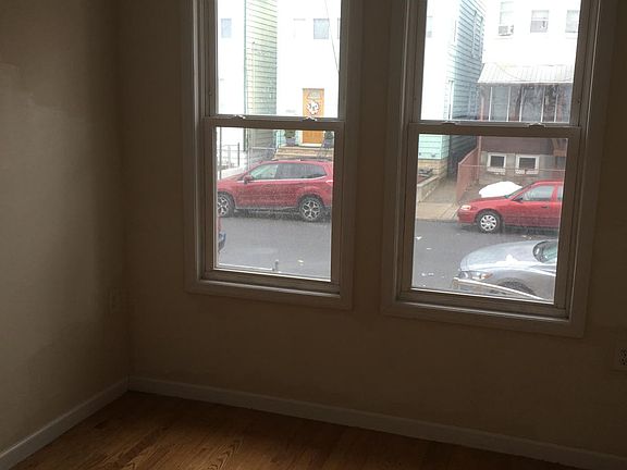 3rd image of 43 Clarke Ave APT 1R