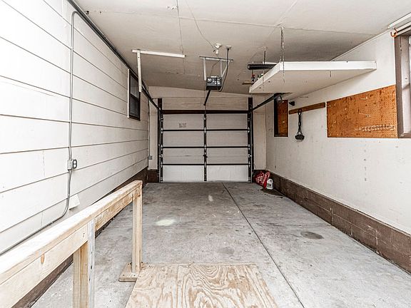 3rd image of 1011 Skyline Dr