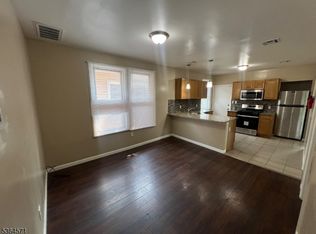 465 Norwood St, East Orange, NJ 07018
