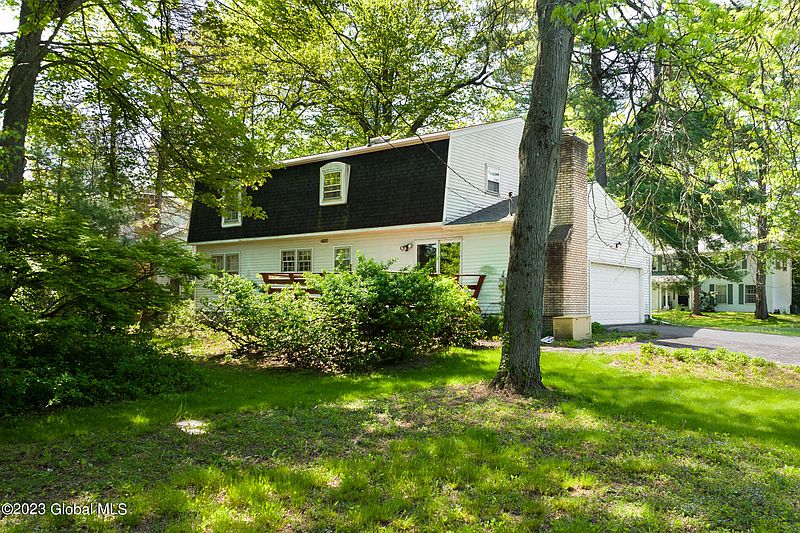 4th image of 39 Fairway Avenue