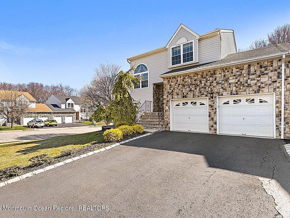 4th image of 25 Skylark Ct