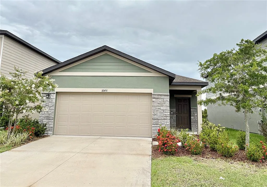 3 bed, 2.0 bath, 1365 sqft, $2,195 — Photo 2