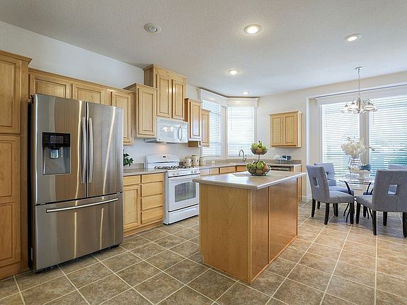 5th image of 595 Millpond Dr