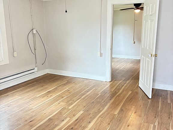 4th image of 712 New St S #712