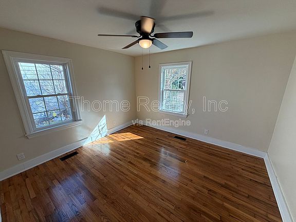 4th image of 1021 Russell St