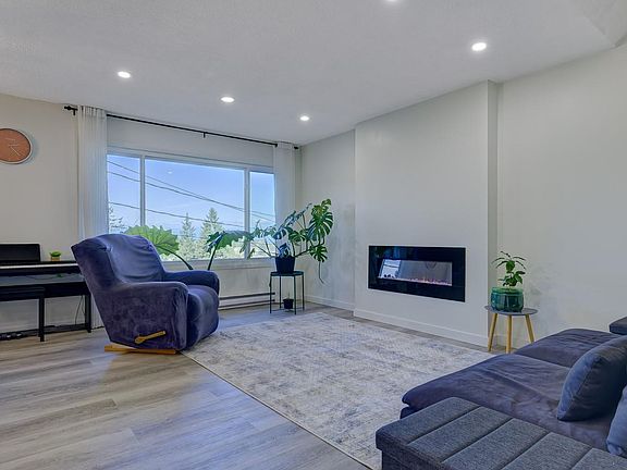 4th image of 79 Riley Pl