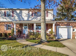 147 N Hawthorne St, Massapequa, NY 11758