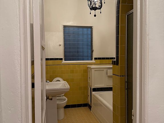 5th image of 437 S Cochran Ave #101