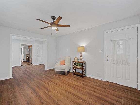 5th image of 4914 Carolyn Ln
