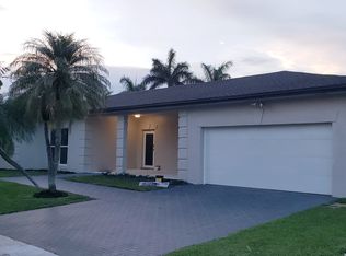 16623 Golfview Dr, Weston, FL 33326
