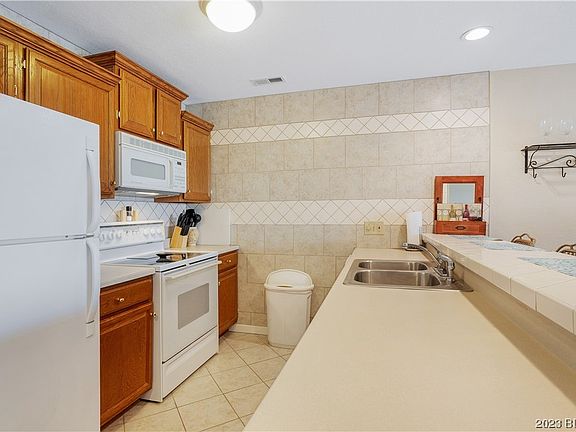 5th image of 933 Indian Pointe Unit 933