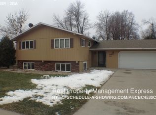 2511 S Cook Rd, Sioux Falls, SD 57105