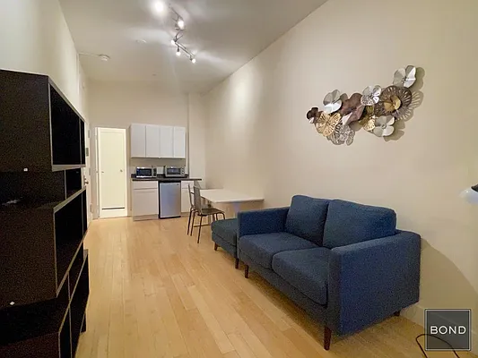 Rented by Bond New York | media 9