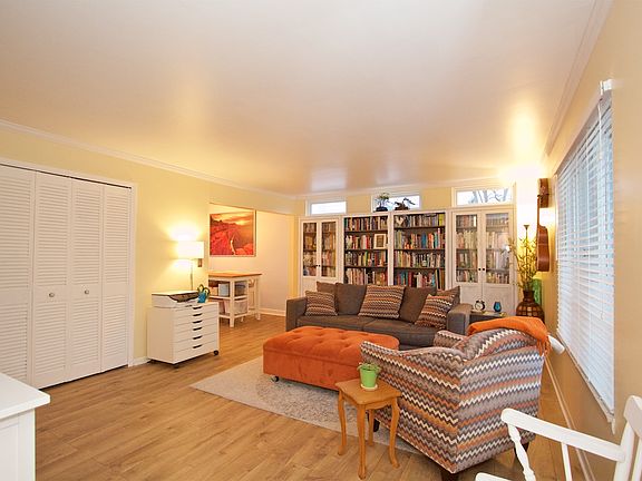 2nd image of 2555 Elmwood Ave