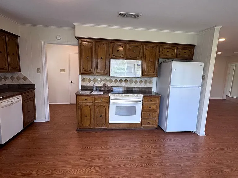 1115 Briar Creek Rd — Photo 33