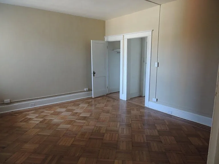 331 E University Pkwy #2 — Photo 17