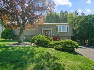 418 Crest Dr, Northvale, NJ 07647