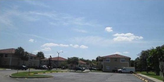 3rd image of 1025 Twin Lakes Dr