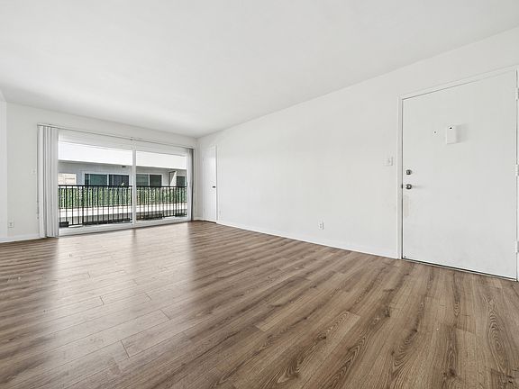 4th image of 16900 Parthenia St #18