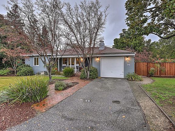 3rd image of 1024 Marilyn Dr