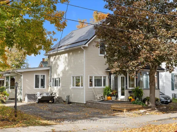115 Mary St, Carleton Place, ON K7C 1B2