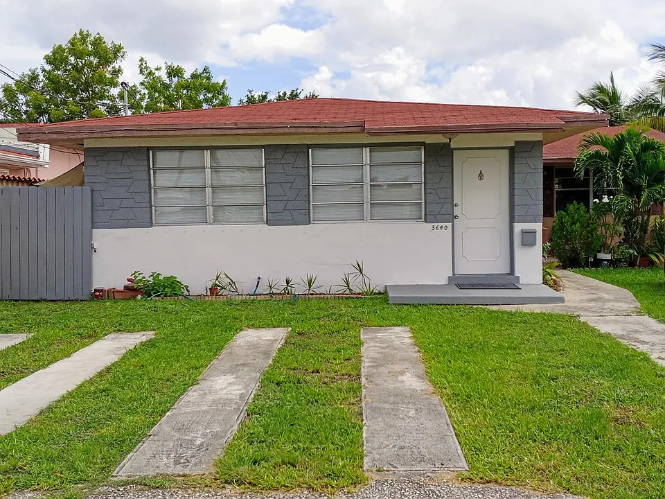 3640 NW 6th St