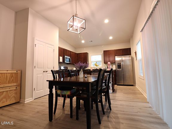 5th image of 102 Great Bend Drive