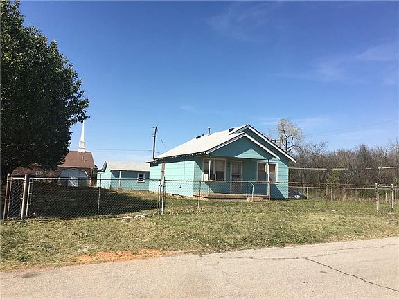 3rd image of 2743 NE 24th St
