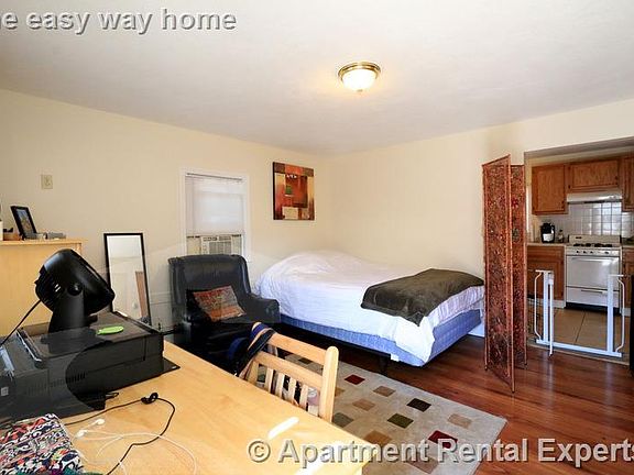 2nd image of 128 Pine St #3