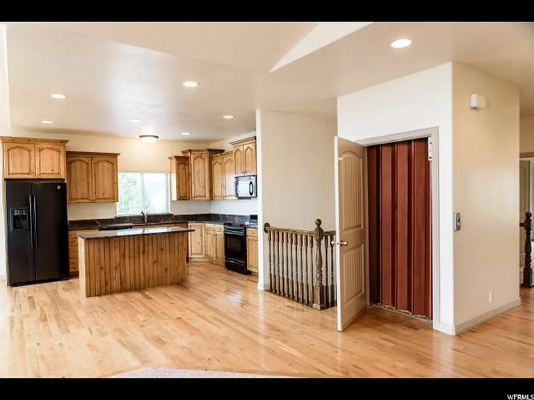 625 S Edgewood Dr E — Photo 9