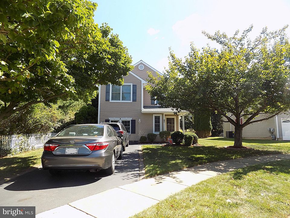 1st image of 9 S Ascot Ct