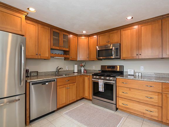 2nd image of 27 Seaver Brook Lane #27