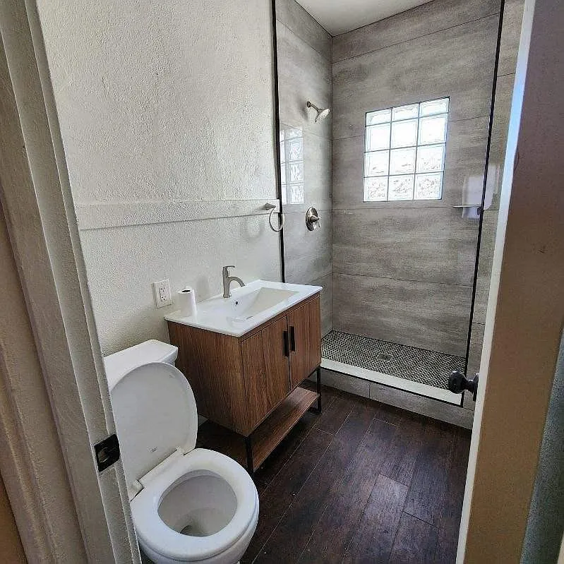 4 bed, 1276 sqft, $2,000 — Photo 2