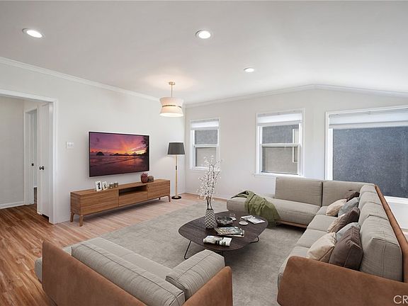 3rd image of 15302 Casimir Ave