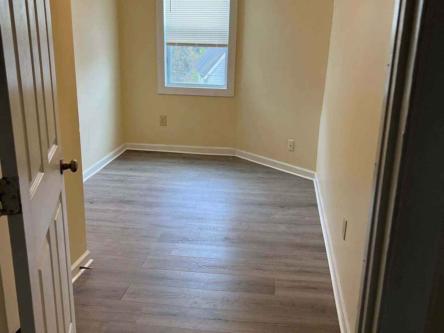 4 bed, 1050 sqft, $2,100 — Photo 4