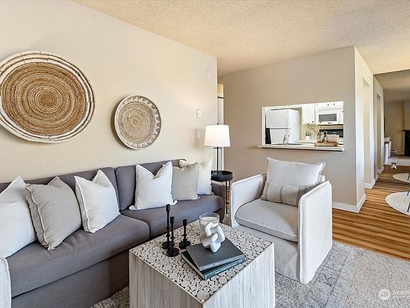 5th image of 4185 W Lake Sammamish Parkway SE #B206